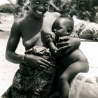 Junge Mutter in Monogaga, Elfenbeinküste