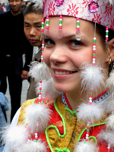 Junge Touristin in Phototracht