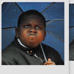Junge unter Regenschirm