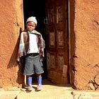 Junge vor seinem Haus in Malealea/ Lesotho