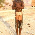 Junger Himba im Norden Namibias am Kunene