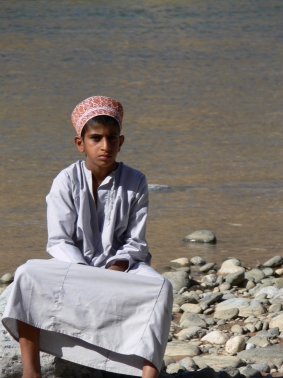 Junger Omani im Wadi Daiqa