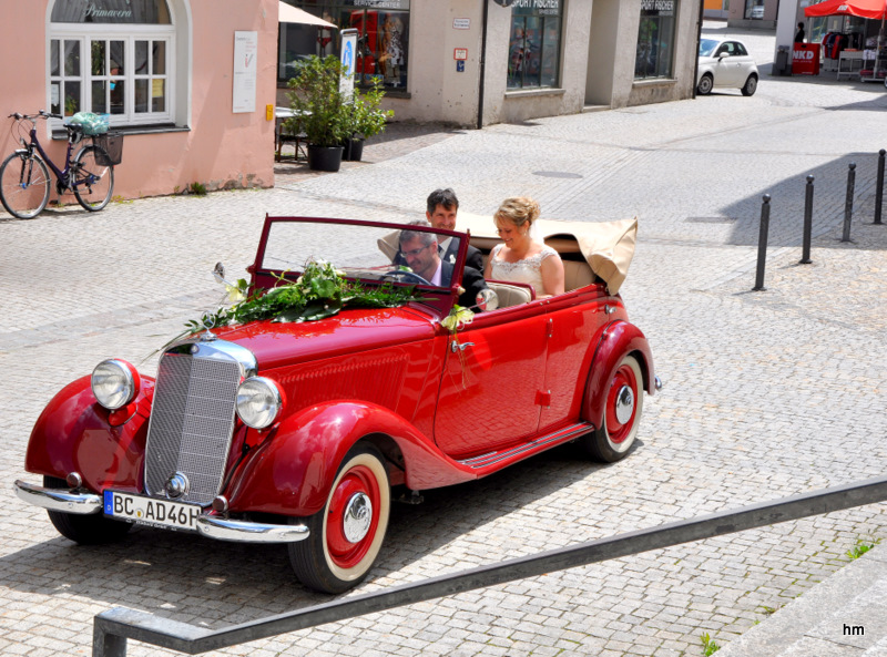 Junges Glück im alten Coupe!