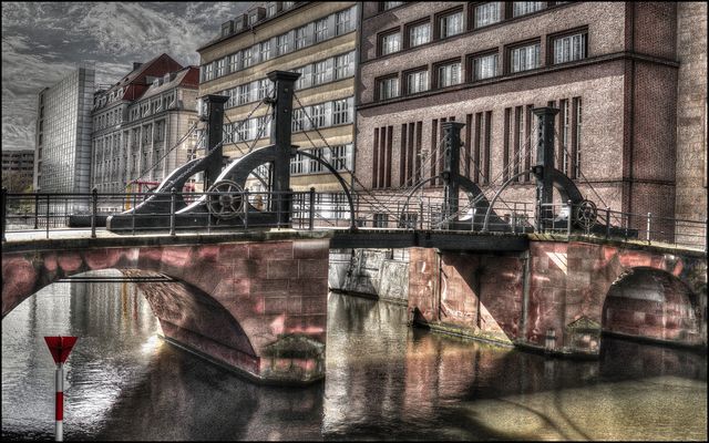 ....Jungfernbrücke....