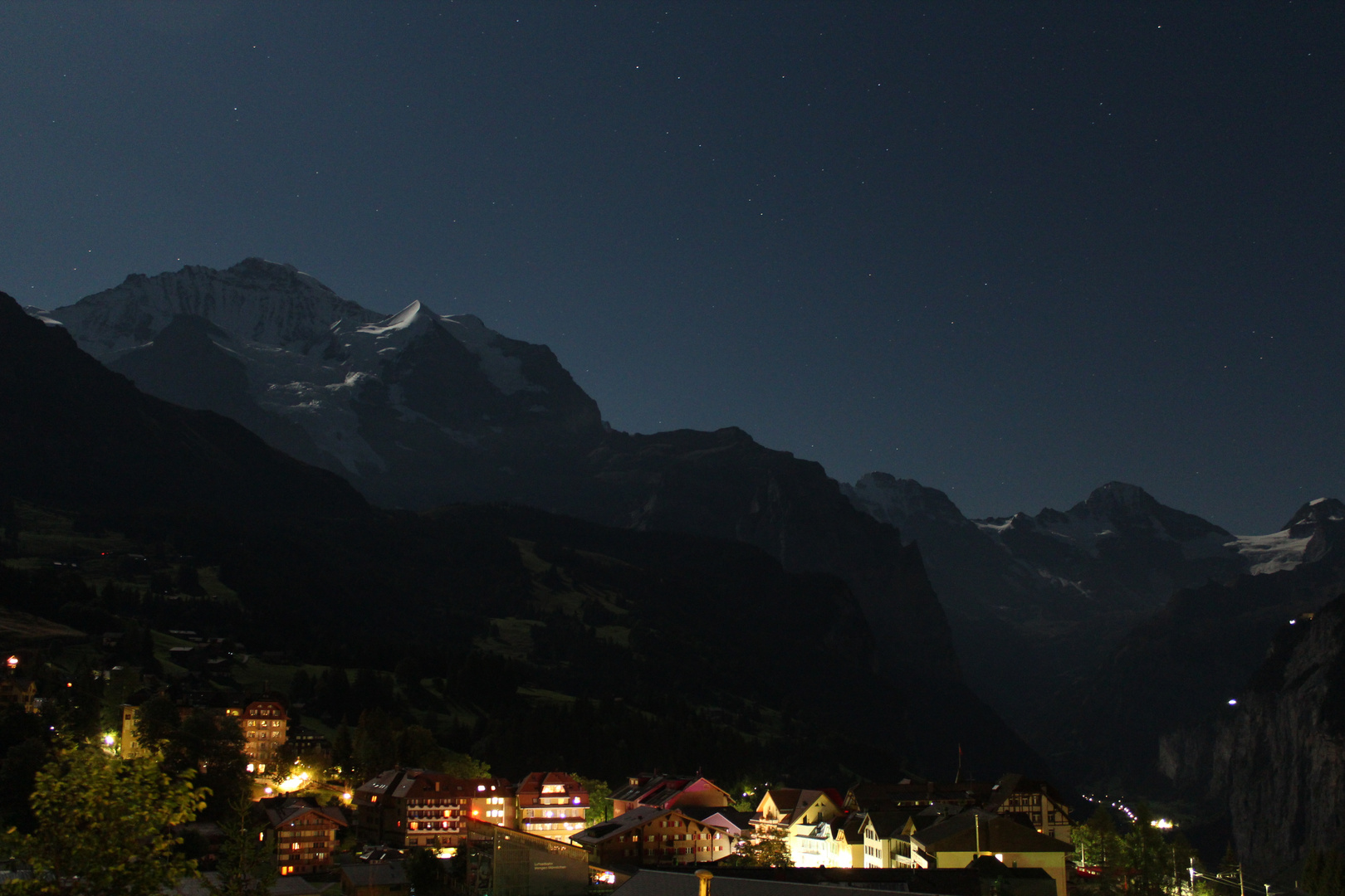 Jungfrau by night