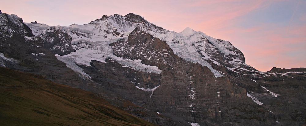 Jungfrau mit Silberhorn im zarten Morgenlicht...