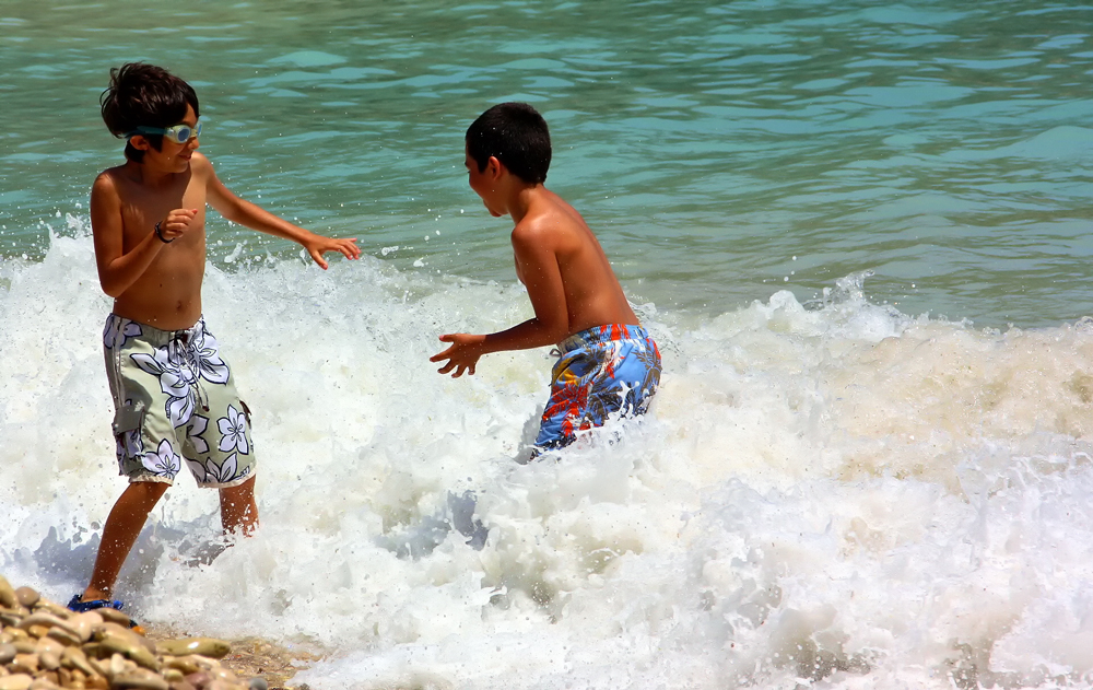 Jungs am Strand von La Granadella 2009