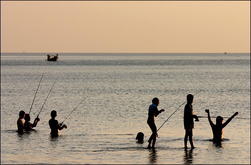 Jungs beim Fischen