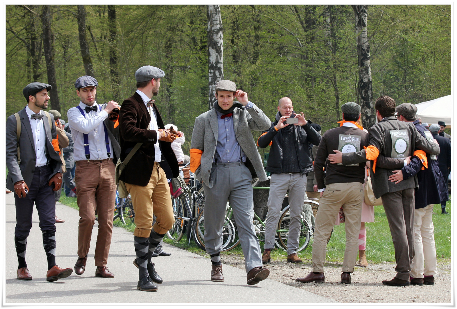 Jungs beim Tweed Run