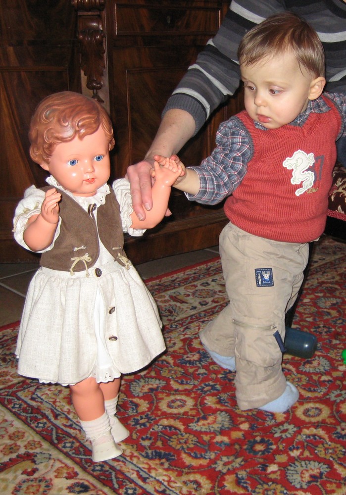 Jungs spielen nicht mit Puppen
