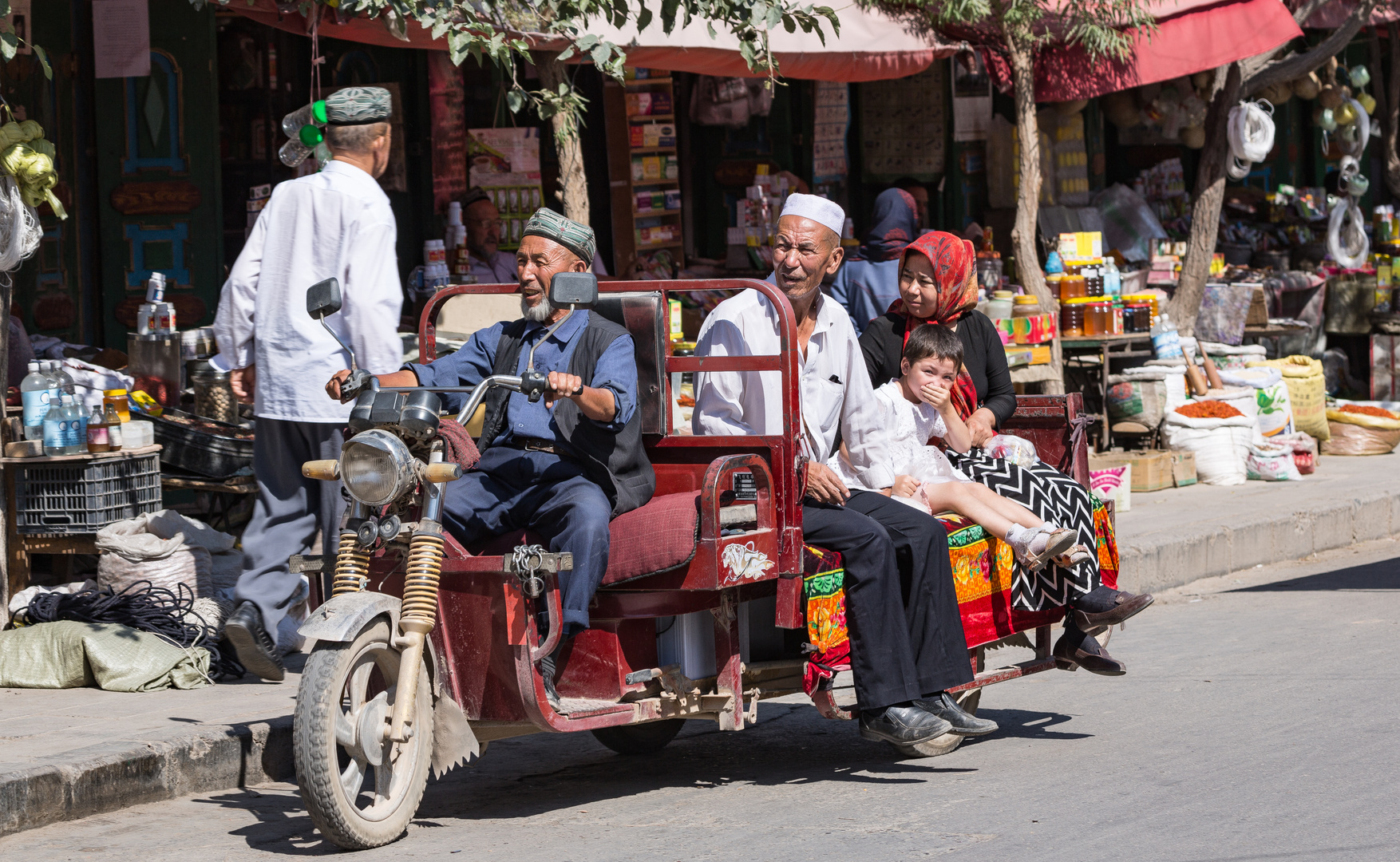 JUNI: PERSONENTAXI IN KUQA