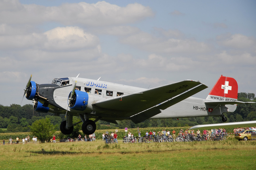 Junker Ju-52 bei der Landung