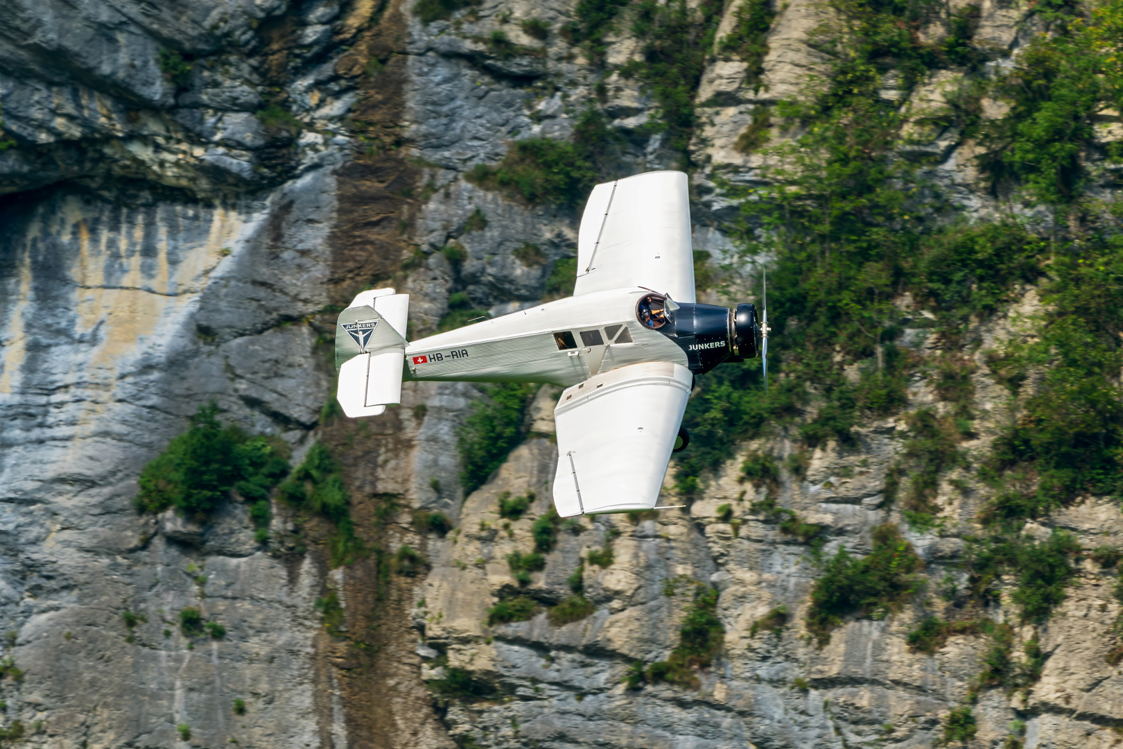 Junkers F13 Replica vor Felswand 