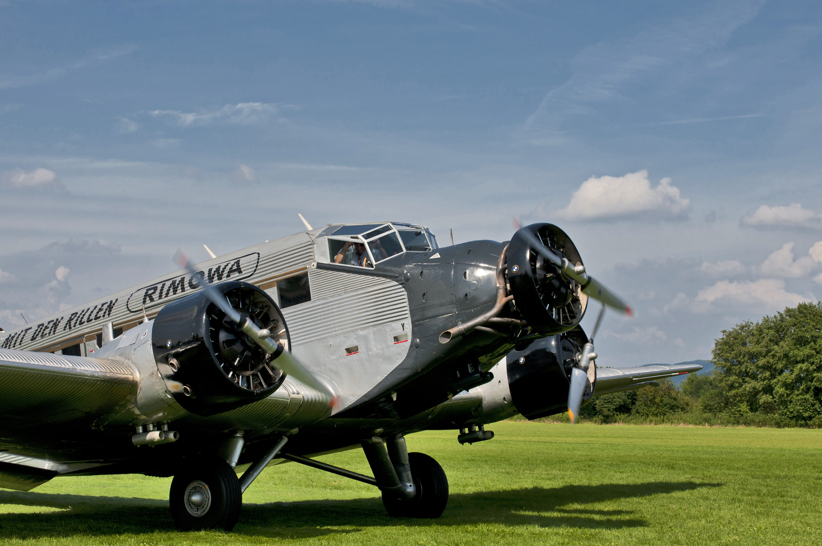 Junkers JU-52 posing