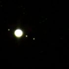 Jupiter und vier Monde