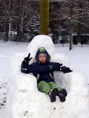 Justin der Schneekönig in seinem Thron...