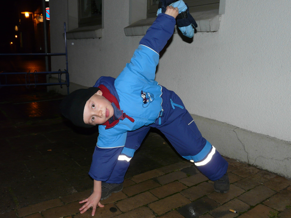 Justin macht "Karate"...