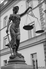 Justitia vor der Rechtsanwaltskammer in Bamberg