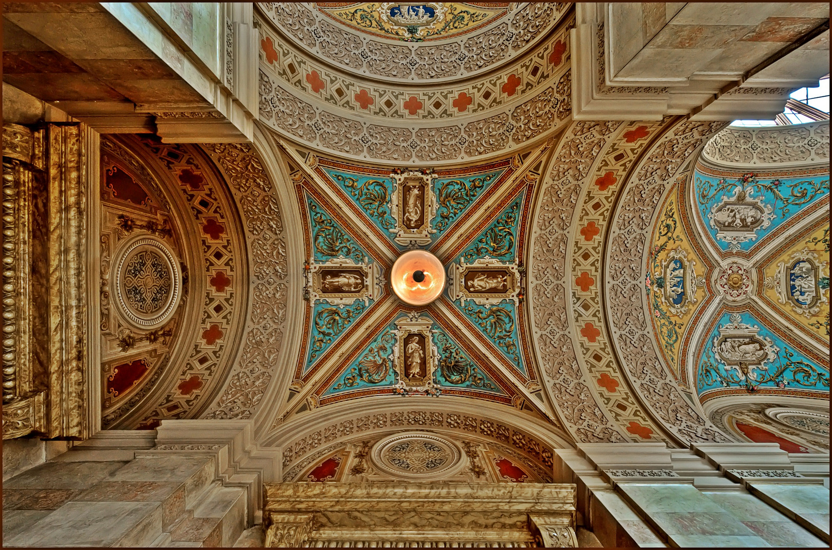 Justizpalast Wien - Decke in der Galerie rund um die Aula