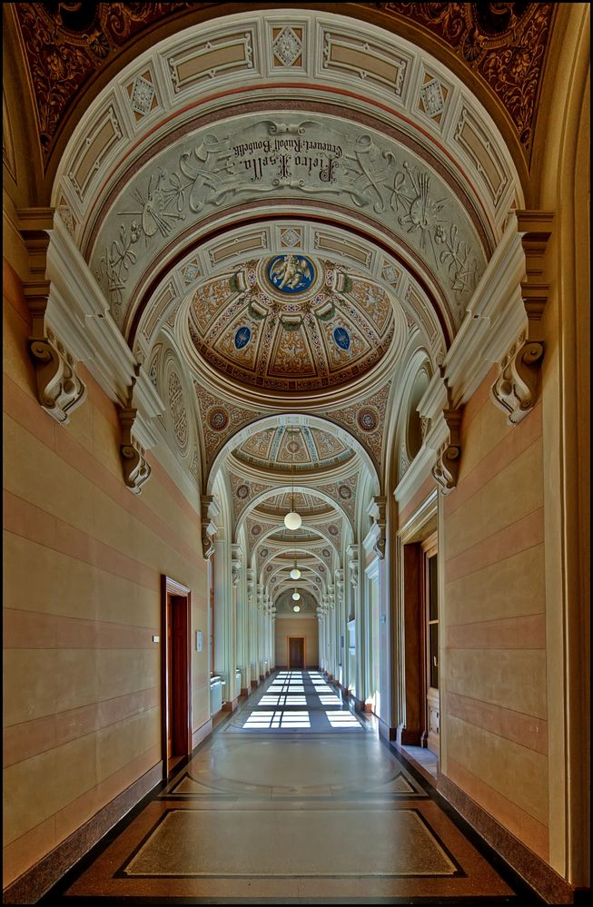 Justizpalast Wien - Galerie rund um die Aula