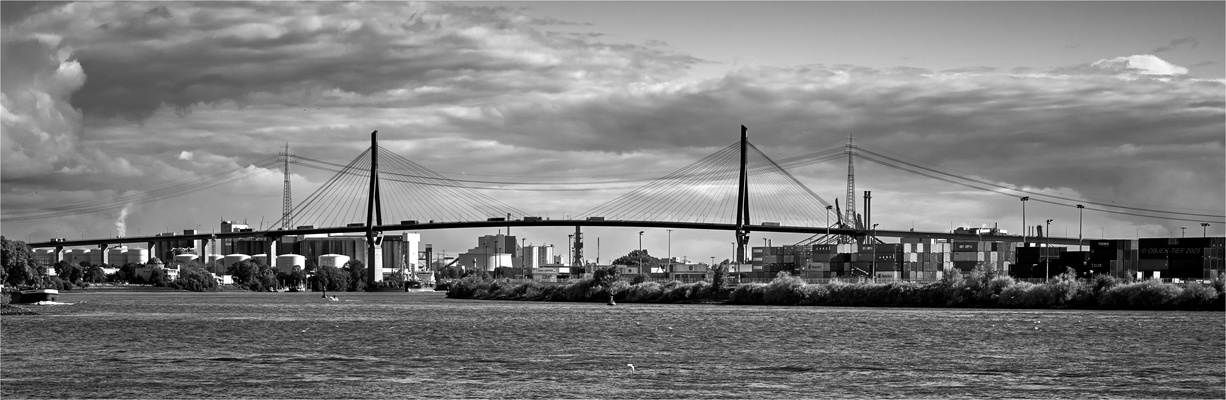 K O E H L B R A N D B R U E C K E G A N Z E B R E I T E