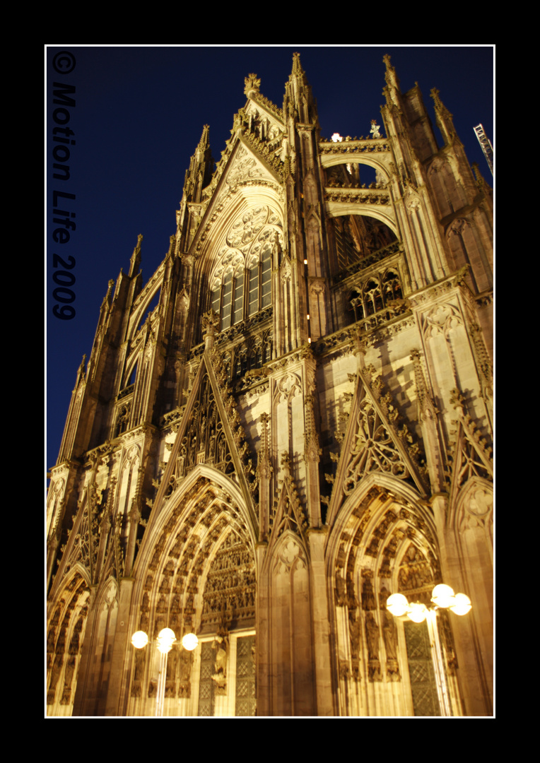 k08 - Der Kölner-Dom bei Nacht