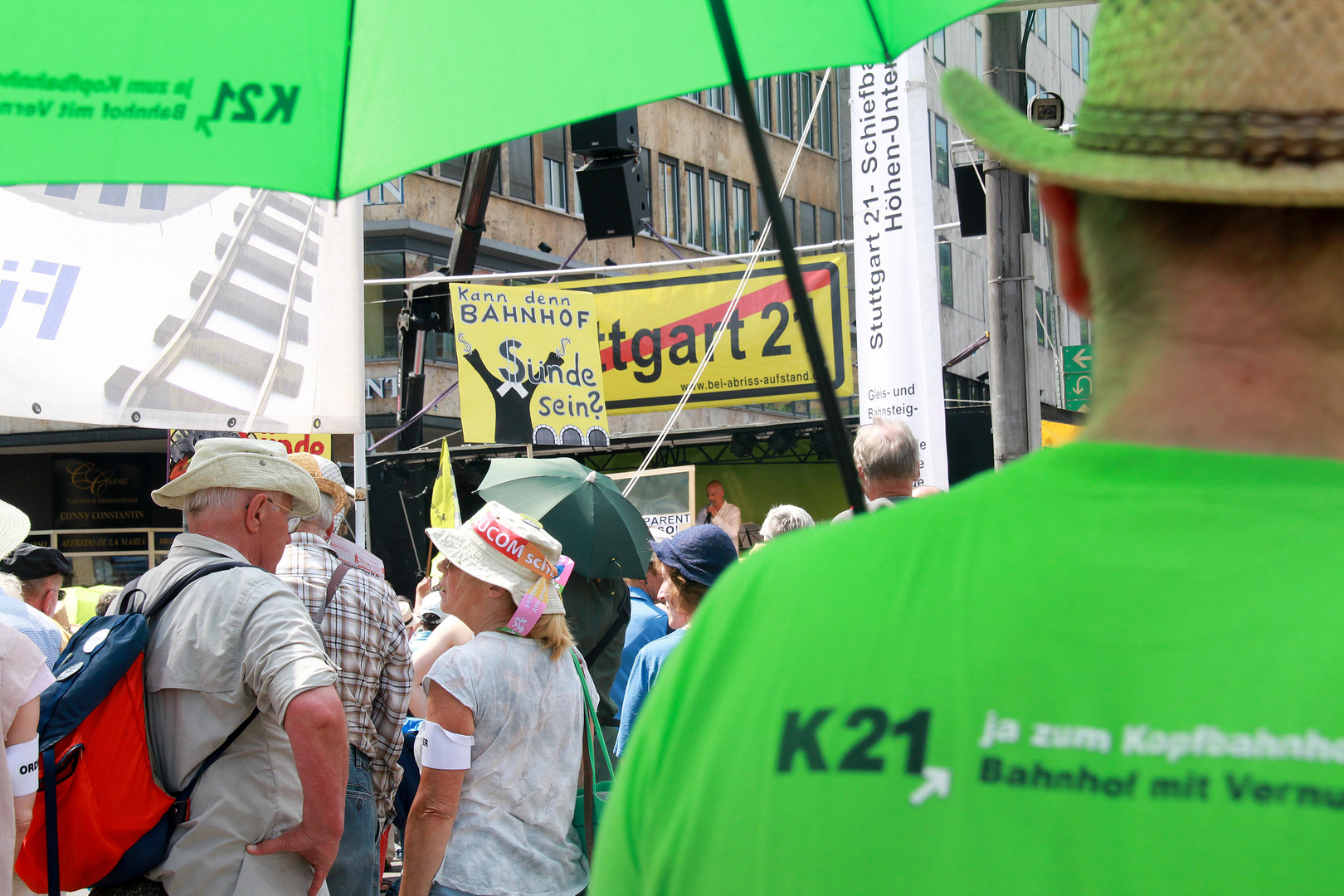 K21 Kundgebung 6.6.2015 SUENDE Stuttgart EvKT +TEXT TRAVELLING SBAHN