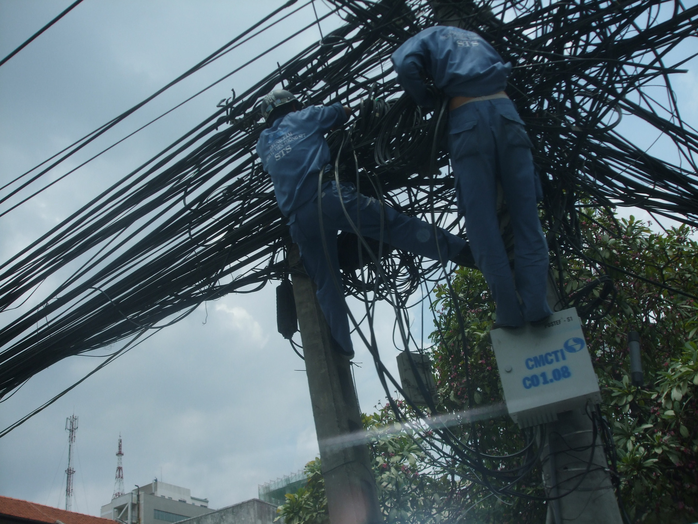 Kabelsalat in Saigon 2