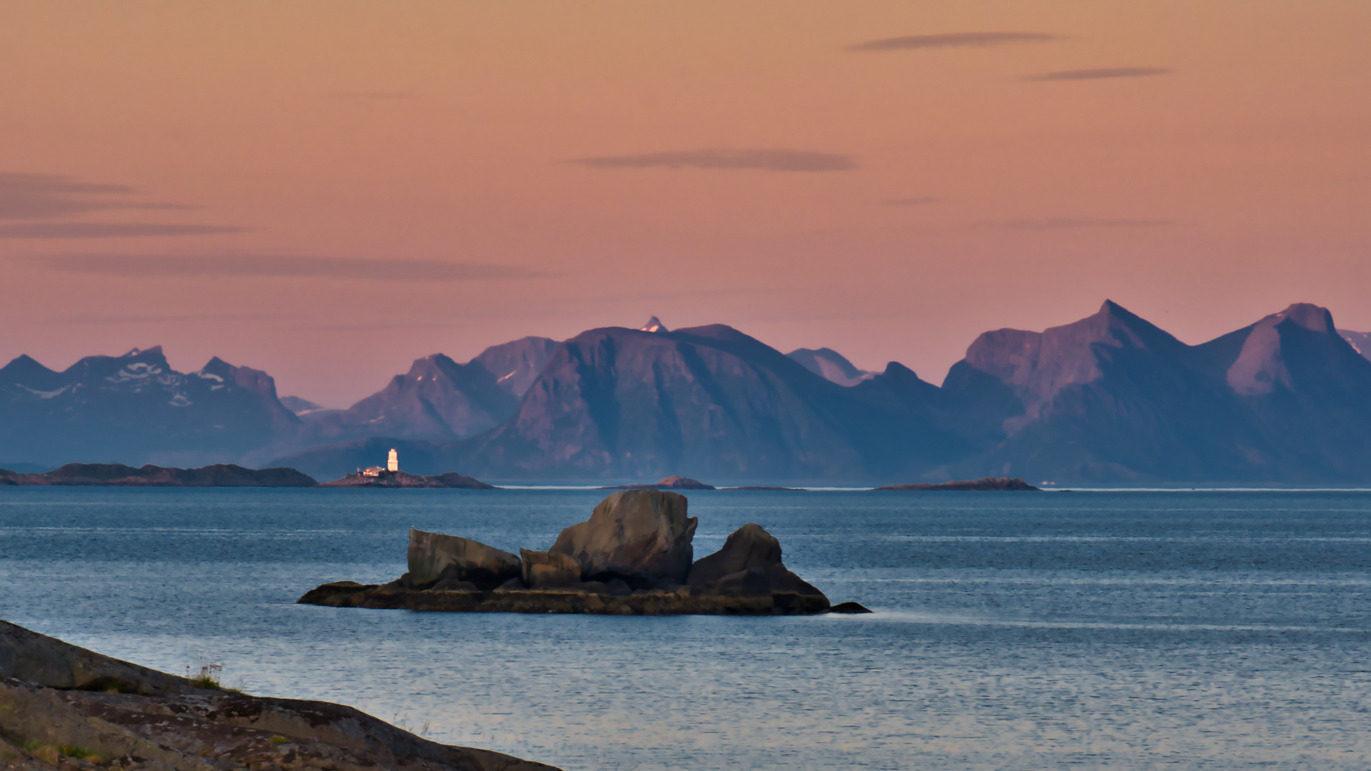 Kabelvåg - Juli 2019 - 23:49