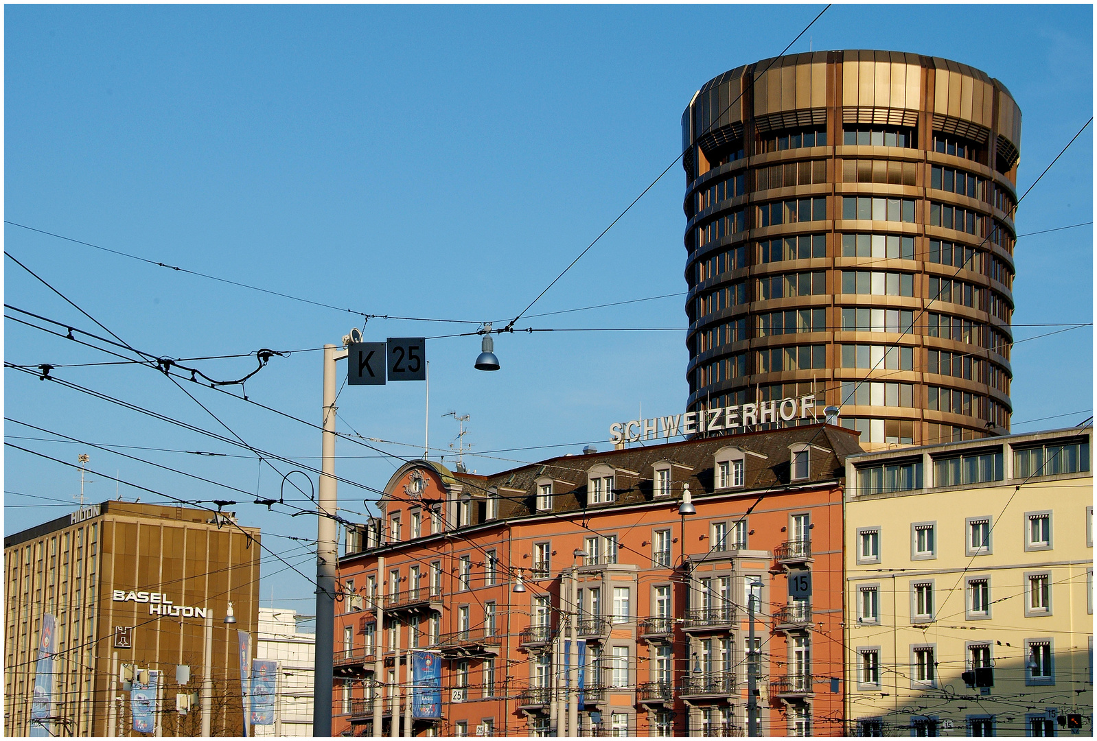 Kabelwirrwarr am Bahnhof