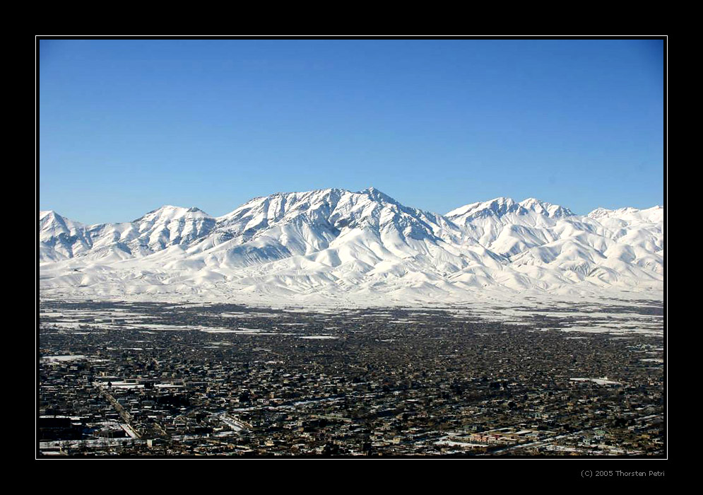 Kabul vor den Bergen