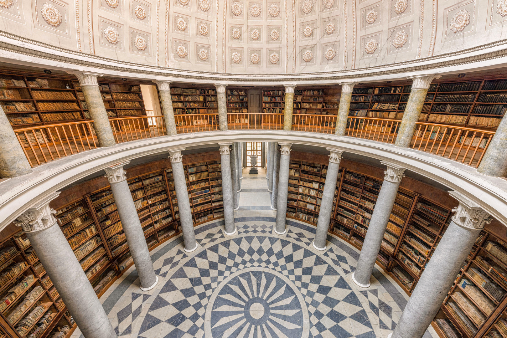 Kacina Empire Bibliothek | Rotunde via Empore