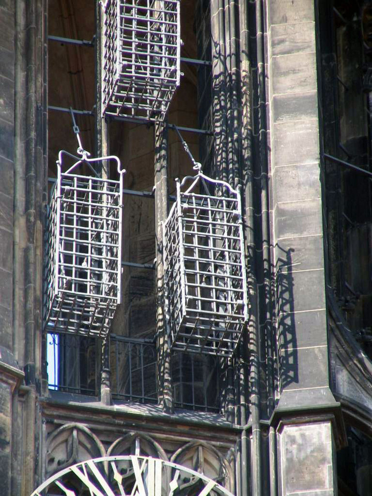 Käfige an der Lambertie-Kirche in Münster