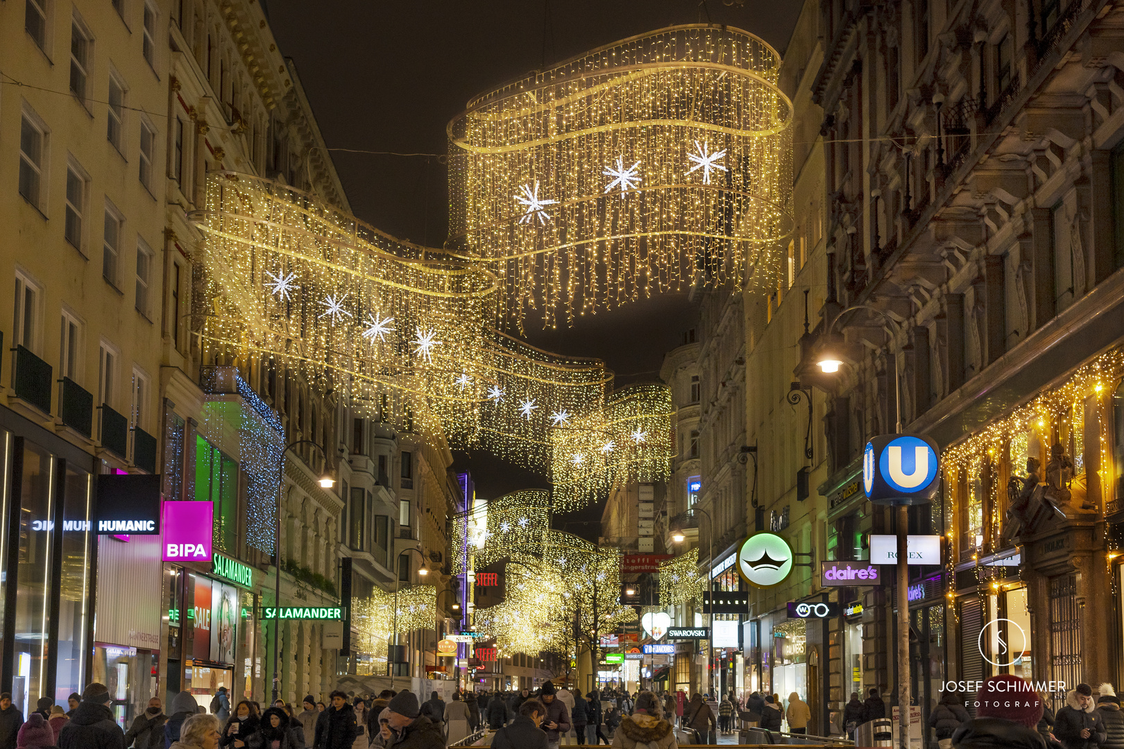 Kärntnerstraße mit Weihnachtsbeleuchtung