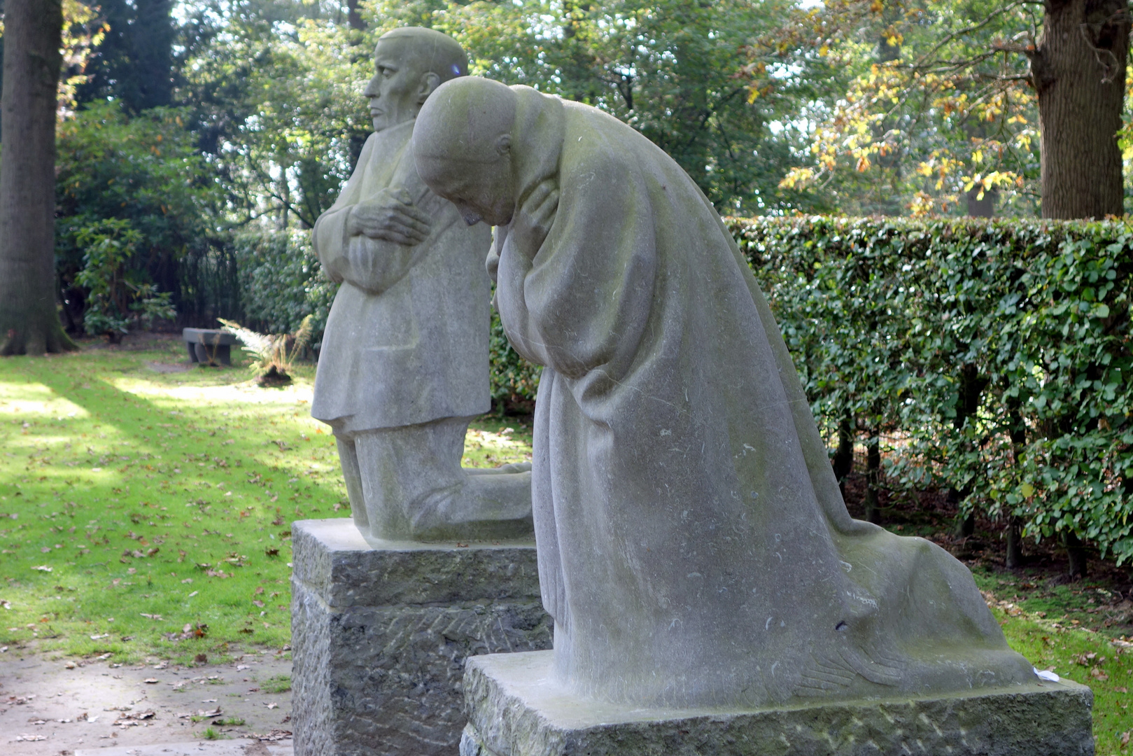 Käte Kollwitz "die trauernden Eltern"