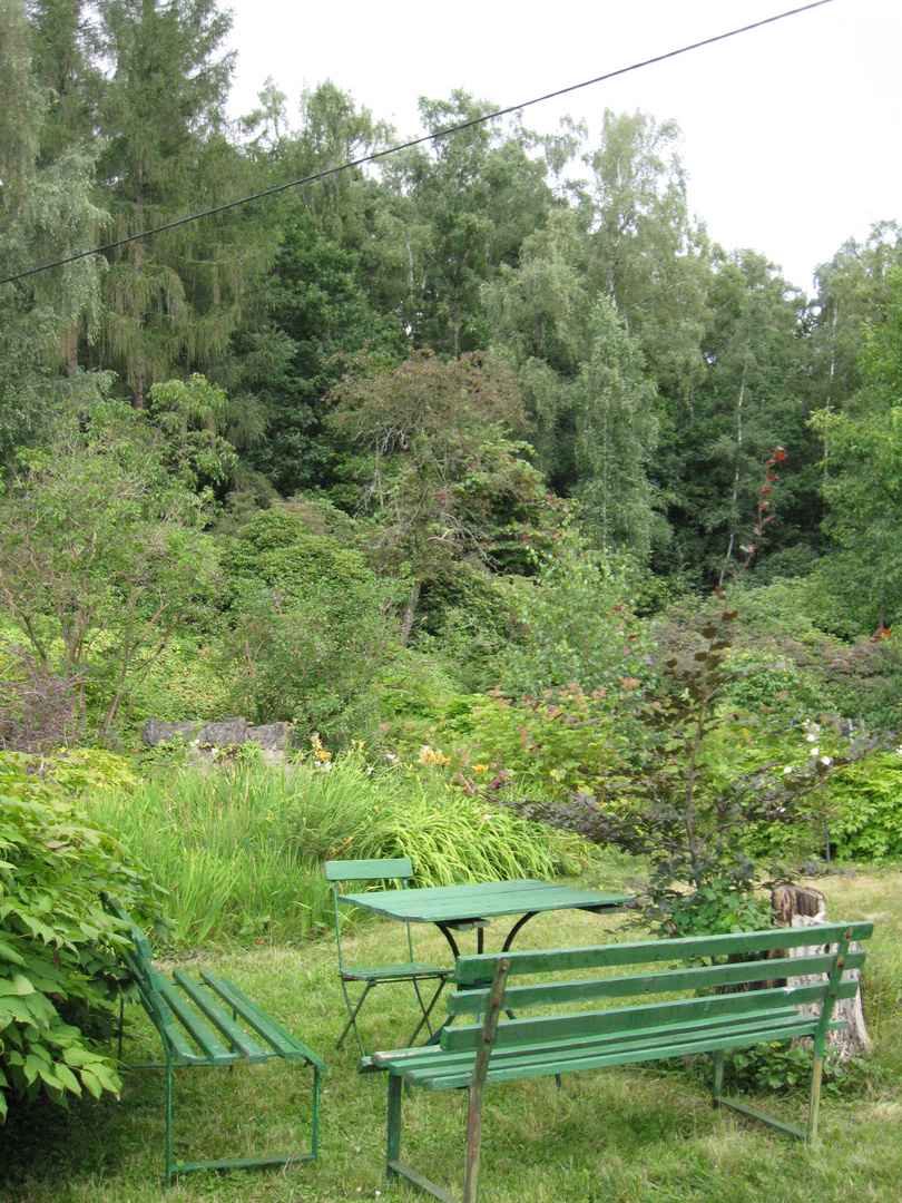 Kaffeetisch im Grünen