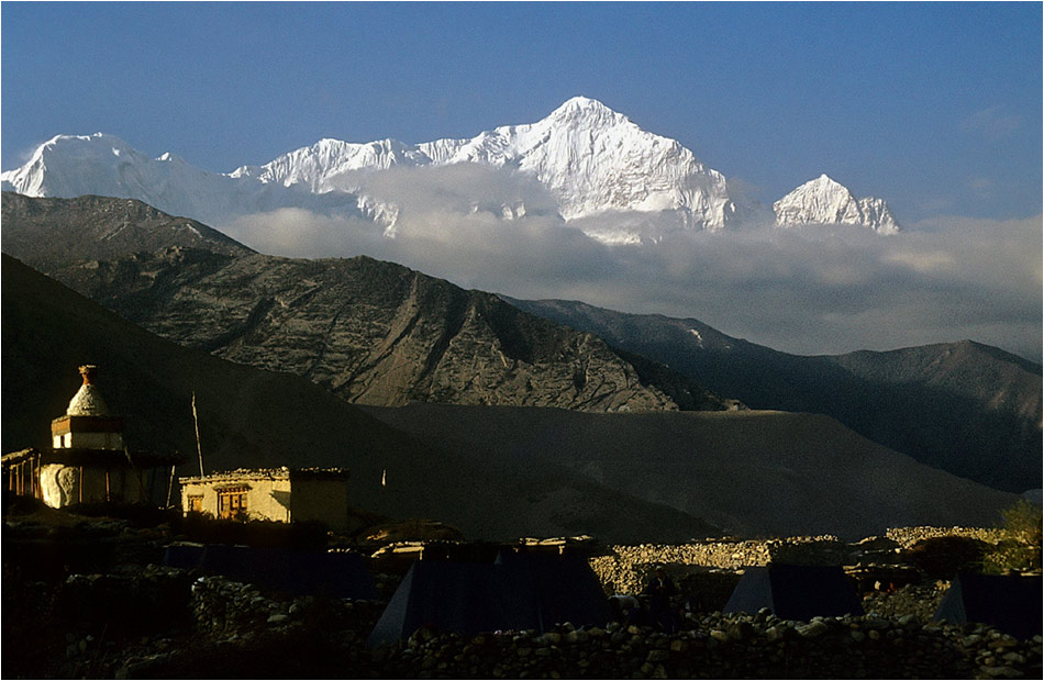 Kagbeni mit Nilgiri-Gruppe