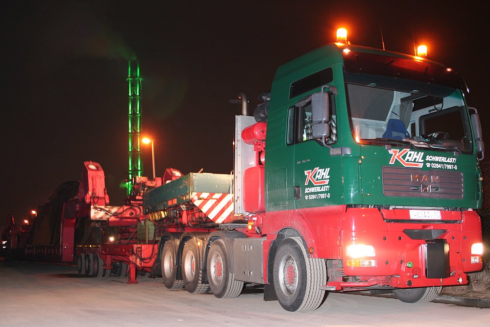 Kahl TGA 41.660 mit Krake unterwegs im Duisburger Hafen