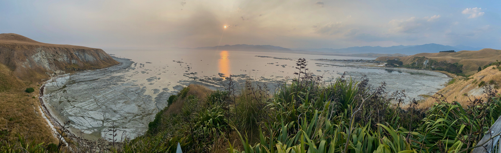 Kaikoura - Mystische Nachmittagsstimmung dank Australischer Buschfeuern