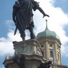 Kaiser Augustus auf dem gleichnamigen Brunnen ......