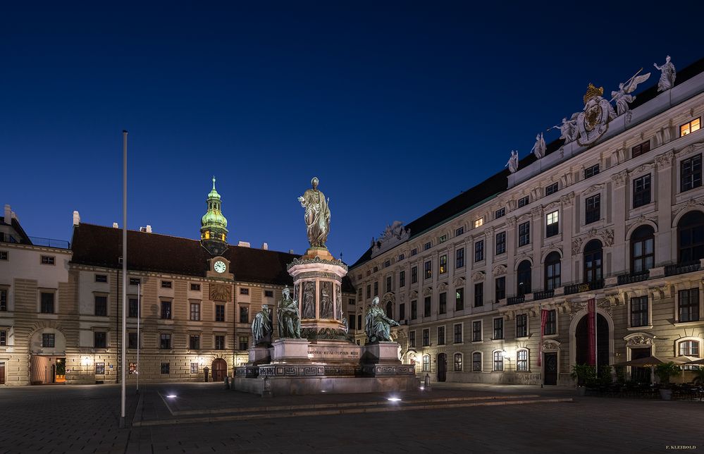 Kaiser Franz II im Innenhof der Hofburg