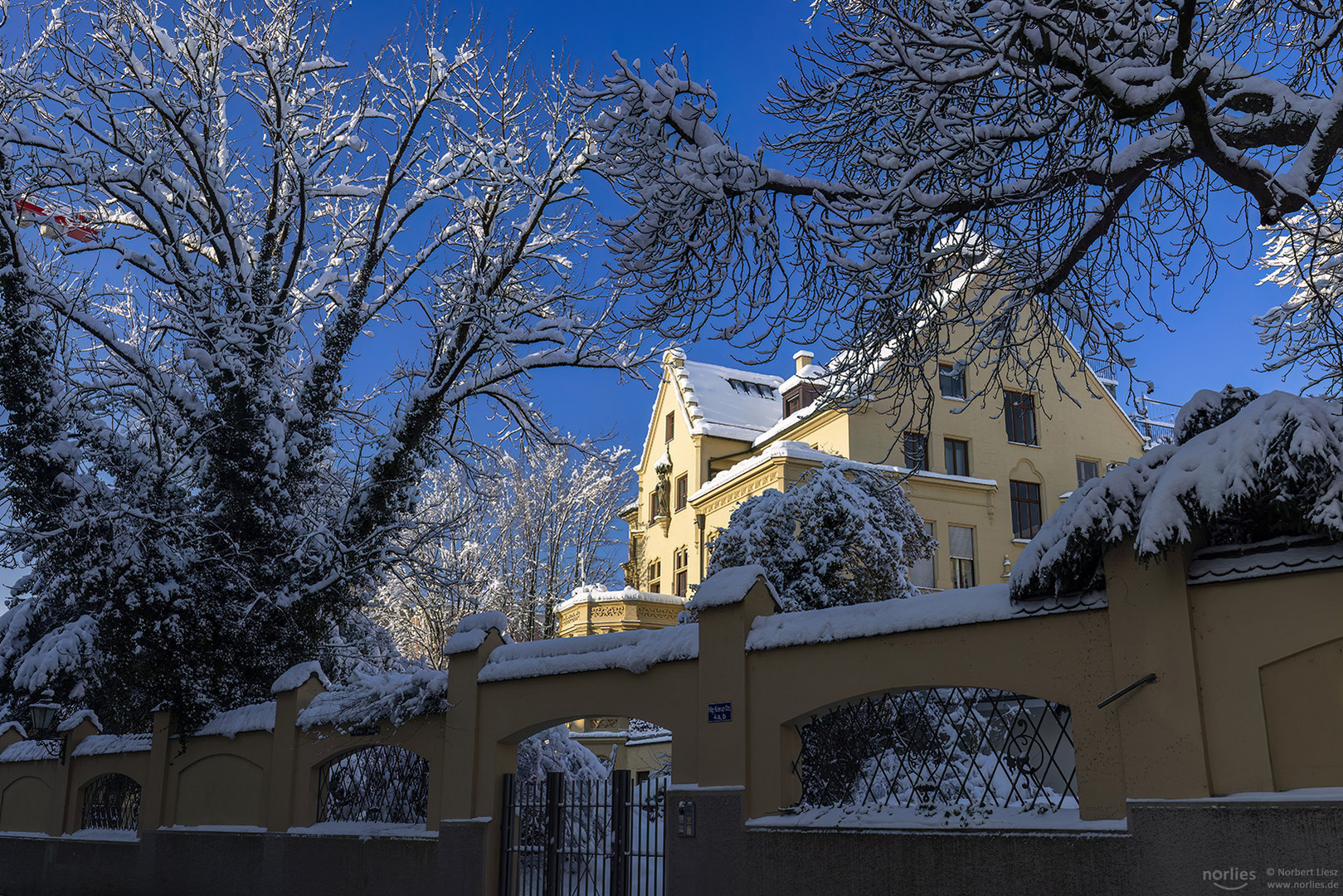 Kaiser-Maximilian-Haus im Licht