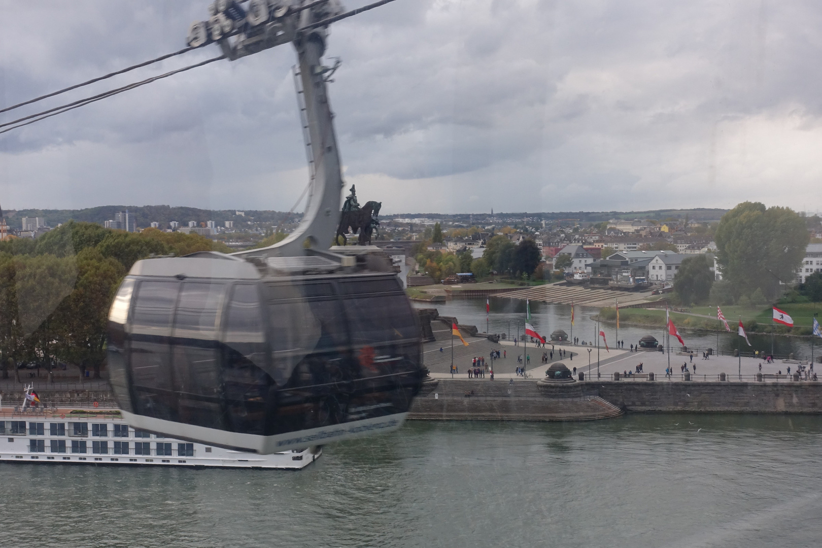 Kaiser Wilhelm auf der Seilbahn.