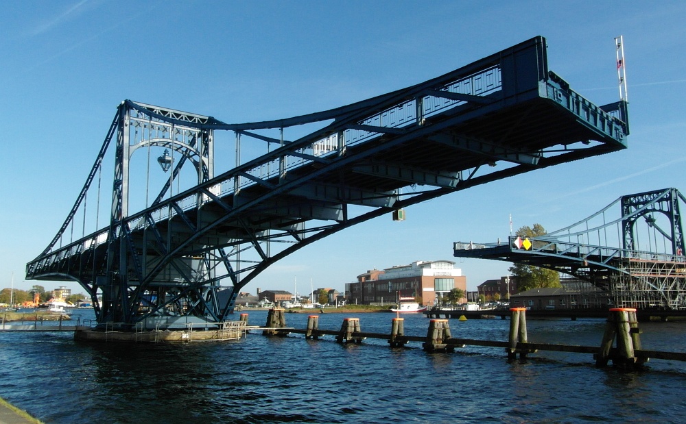 Kaiser Wilhelm Brücke aufgedreht