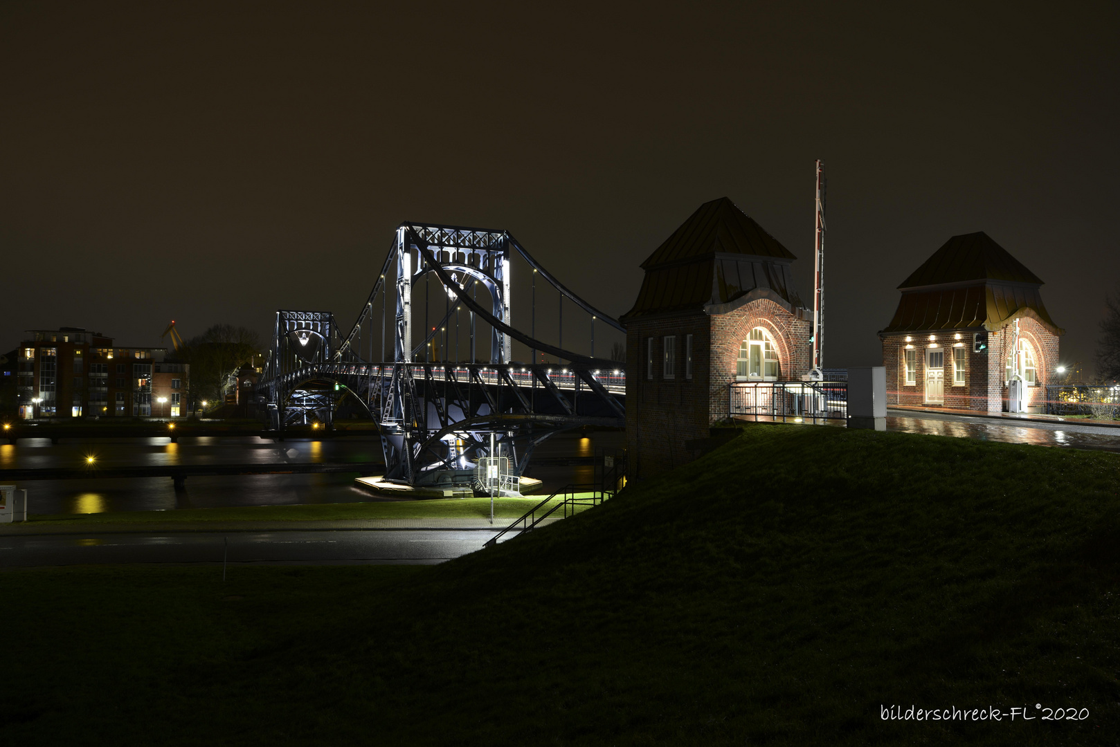 Kaiser-Wilhelm-Brücke bei Nacht