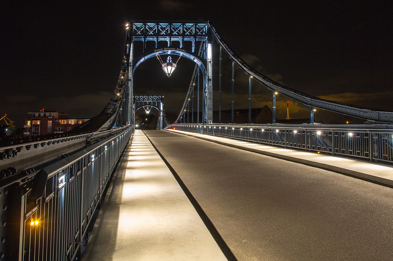 Kaiser-Wilhelm-Brücke bei Nacht