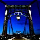 Kaiser Wilhelm Brücke bei Nacht