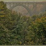 Kaiser-Wilhelm-Brücke im Herzen der Finsternis