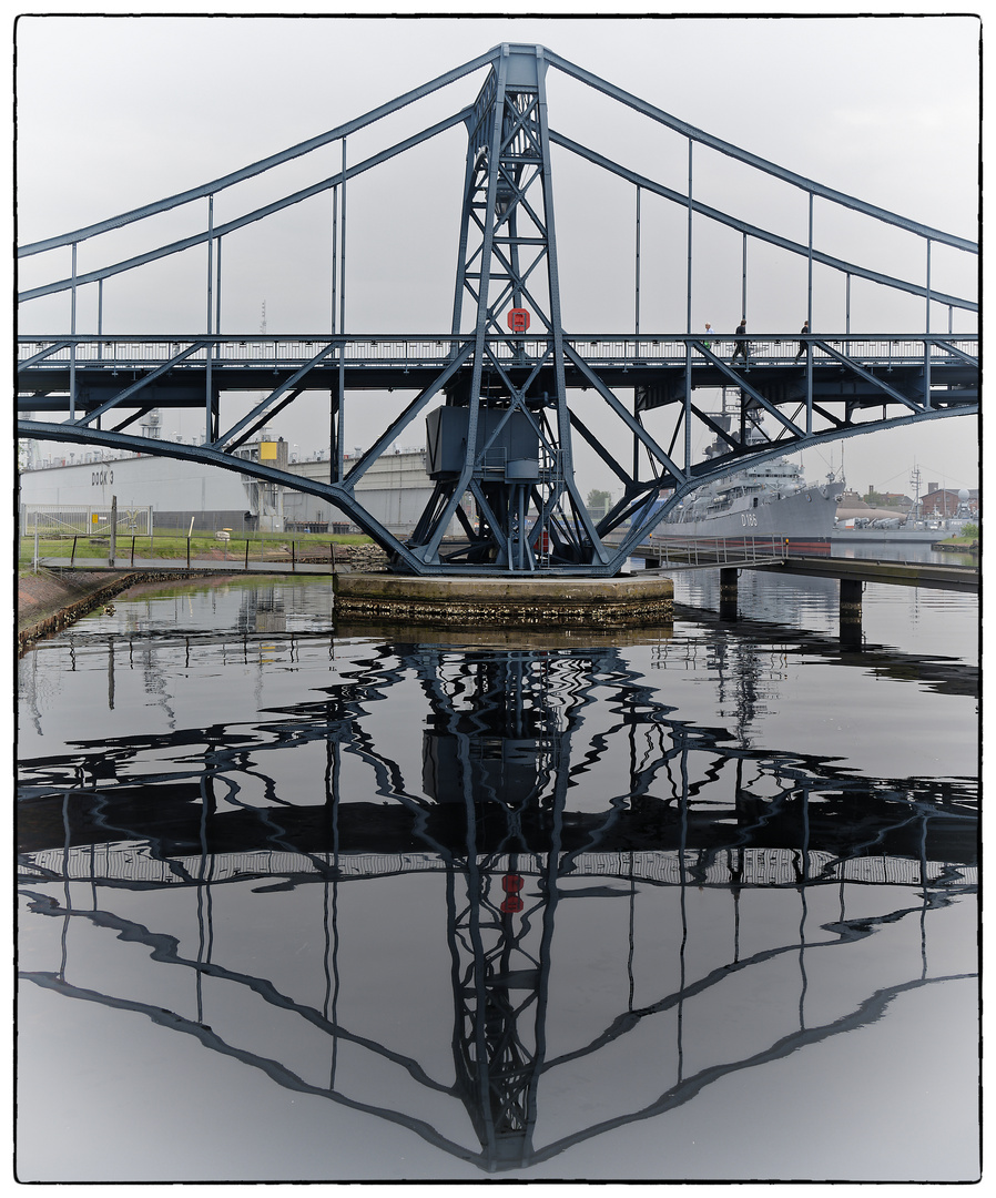 Kaiser Wilhelm Brücke mit Wasserspiegel (1)