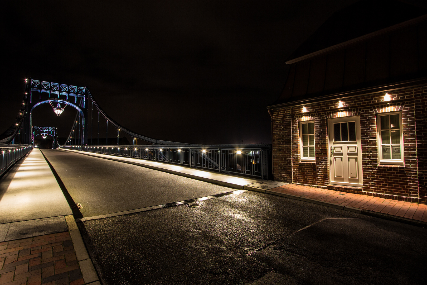 Kaiser Wilhelm Brücke Wilhemshaven bei Nacht 2